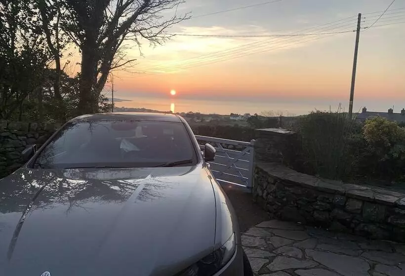 Beautiful Cottage Near Harlech With Ocean Views