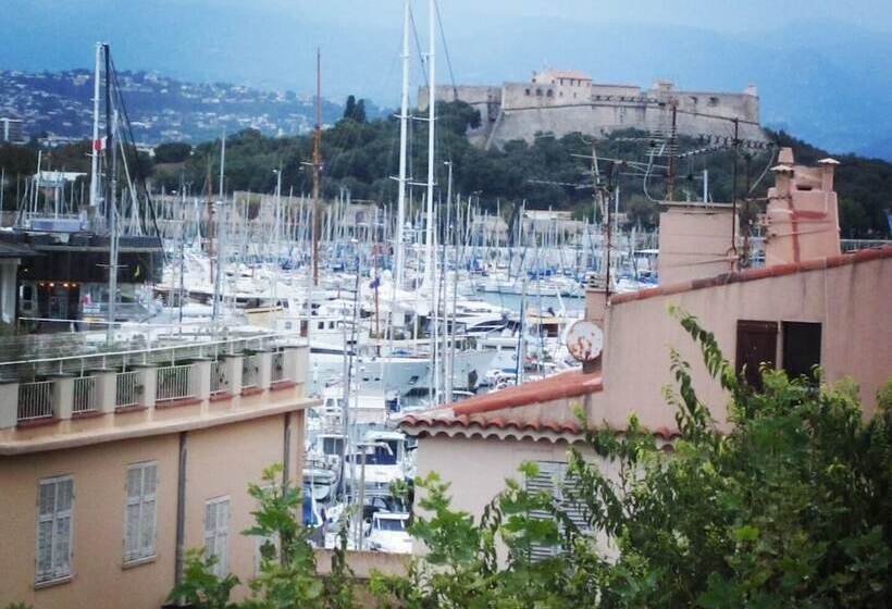 تختخواب و صبحانه La Clé De La Porte