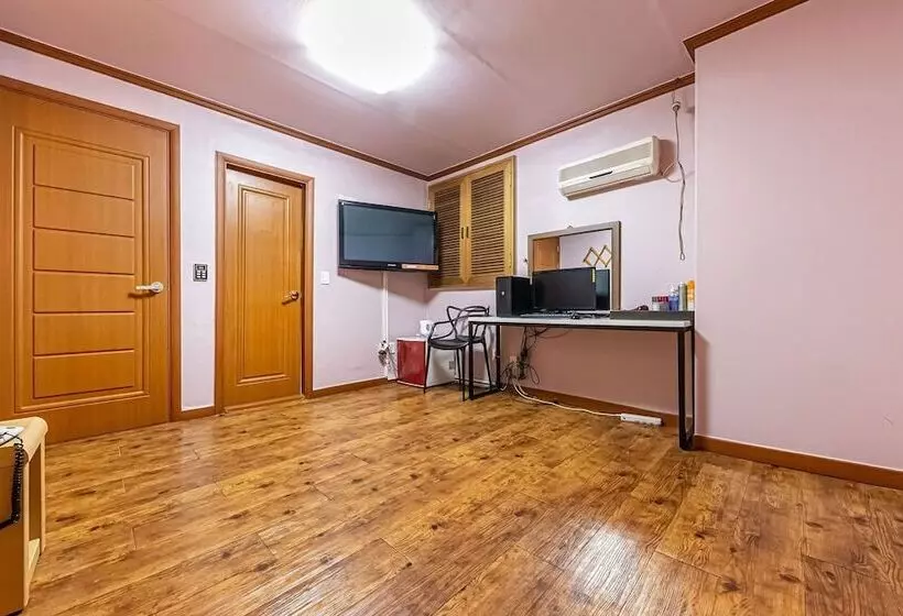 Cheongju Yeppeun Motel