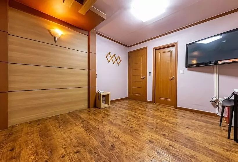 Cheongju Yeppeun Motel