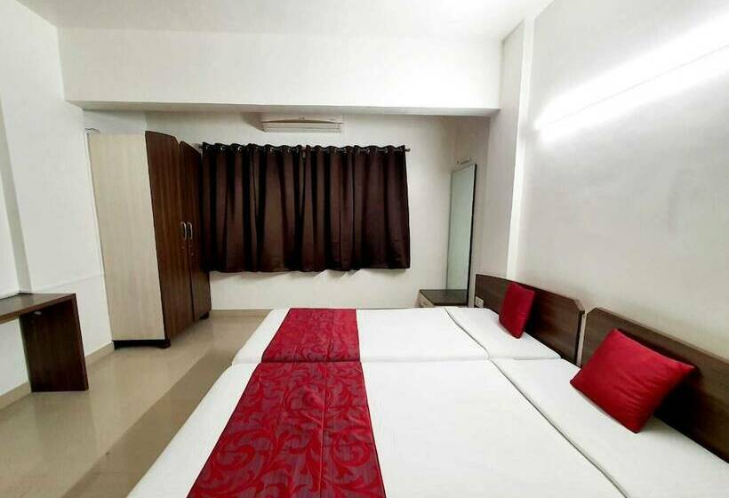 Отель Bhooshan Airport Road