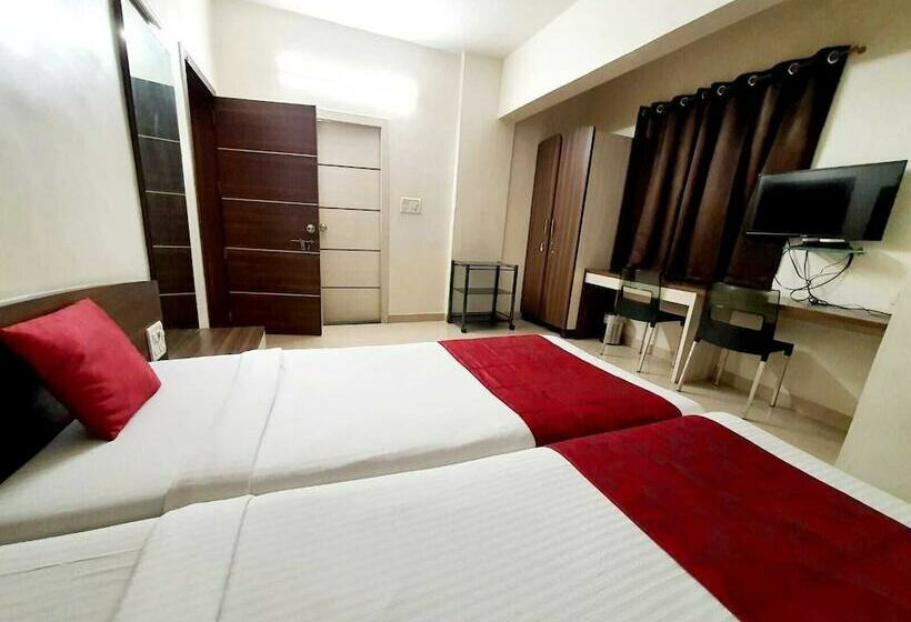 Отель Bhooshan Airport Road