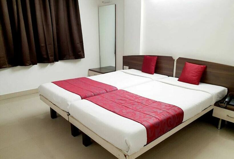 Отель Bhooshan Airport Road