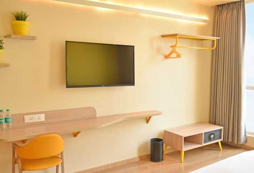 Hotel Bloom Golf Course Road