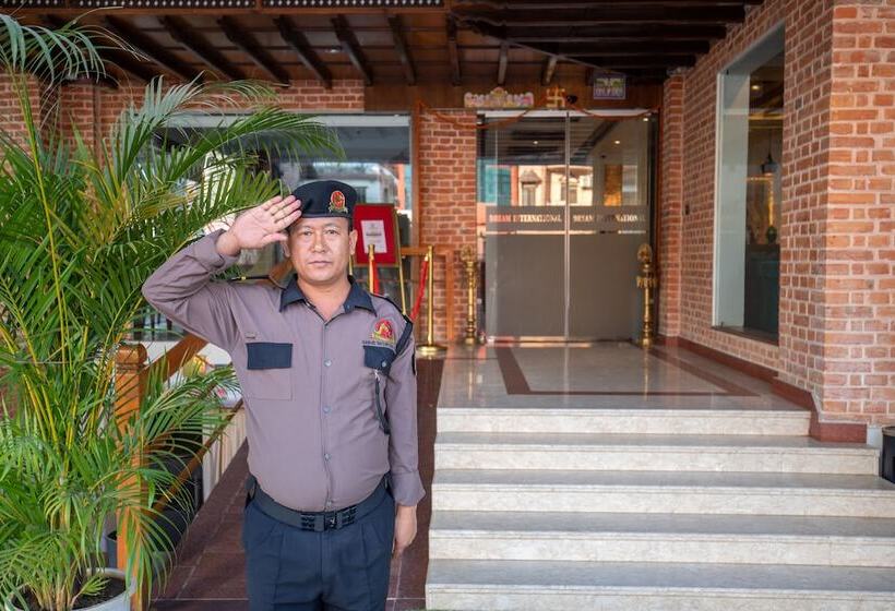 هتل Dream International