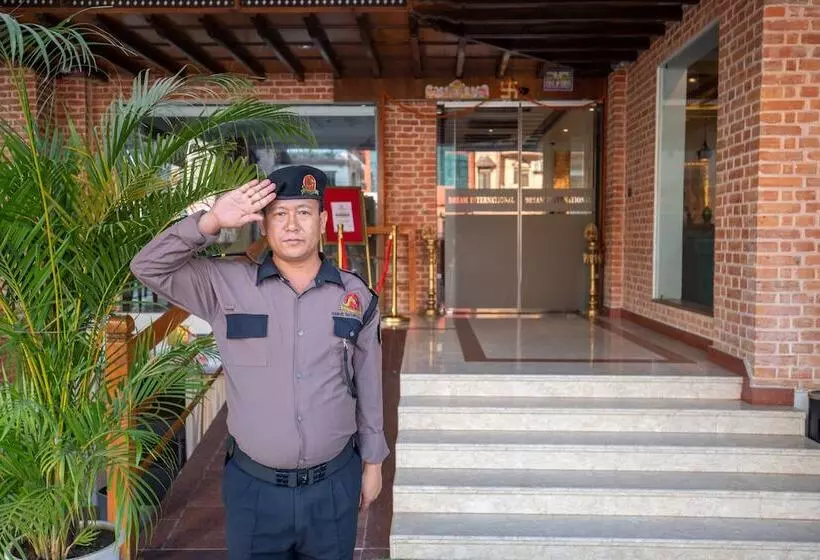 هتل Dream International