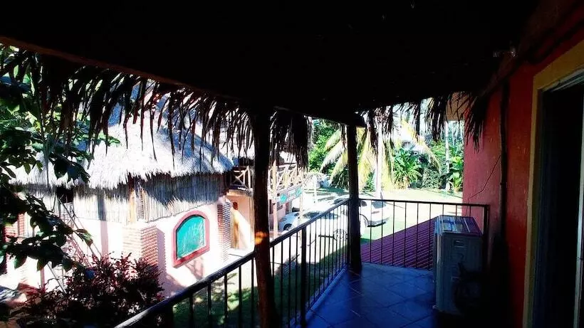 Hotelli Iguana Loca   Apartments & Bungalows