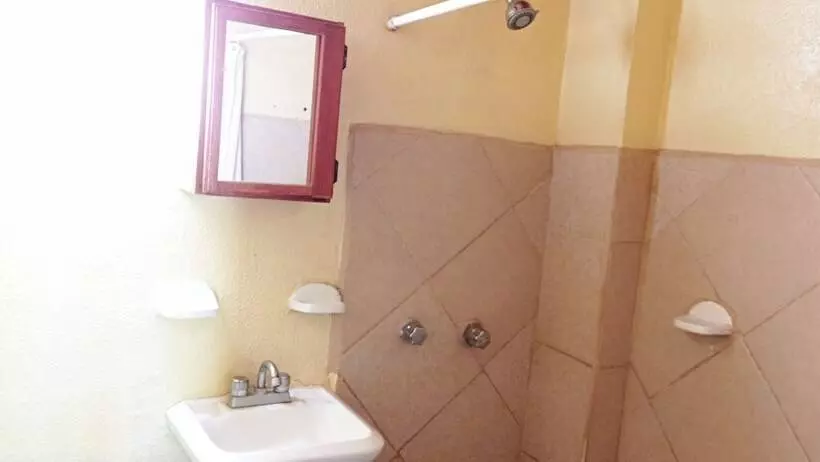 Hotelli Iguana Loca   Apartments & Bungalows