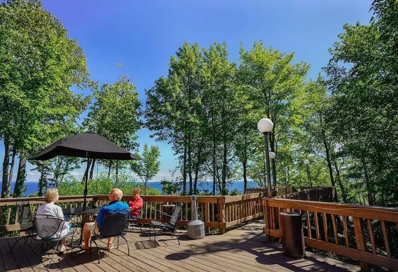 Hotelli Leelanau Sands Casino & Lodge