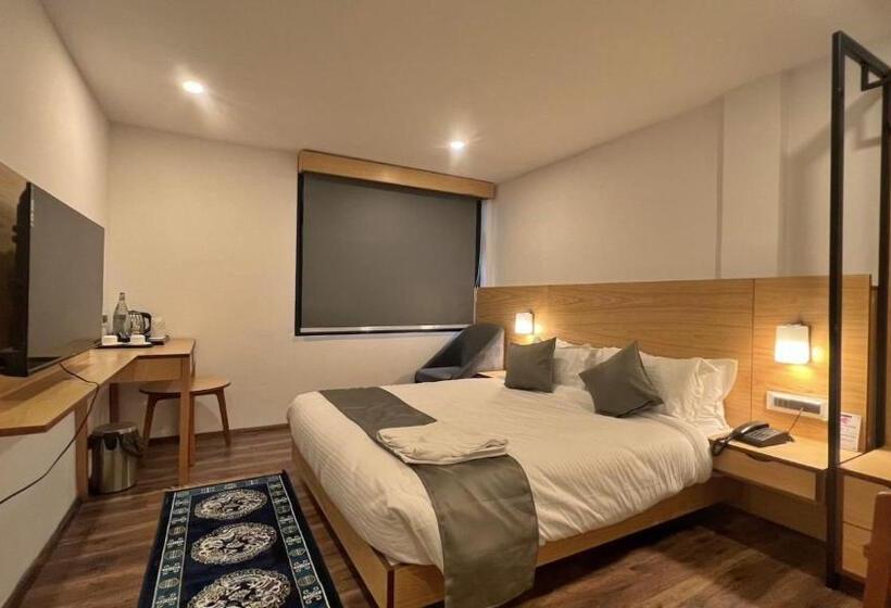 هتل Sernya M.g.marg