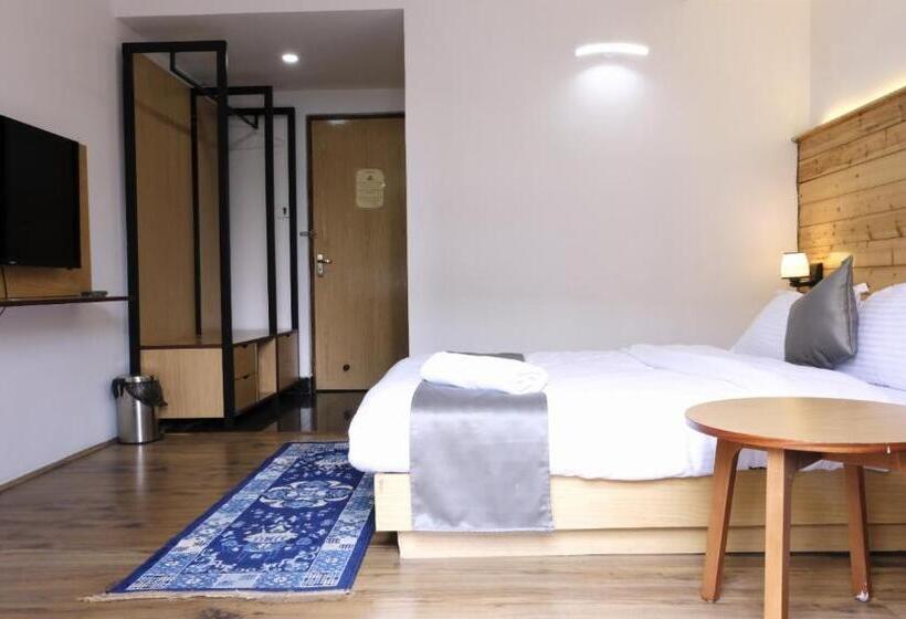 هتل Sernya M.g.marg