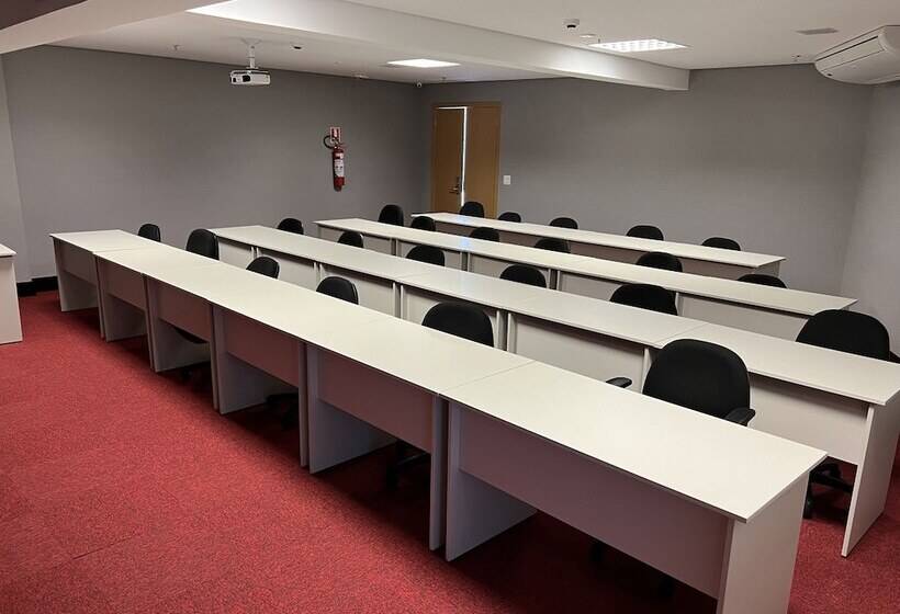 호텔 Qs Marista Stay And