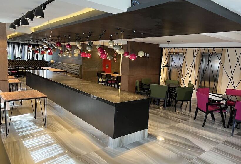 호텔 Qs Marista Stay And