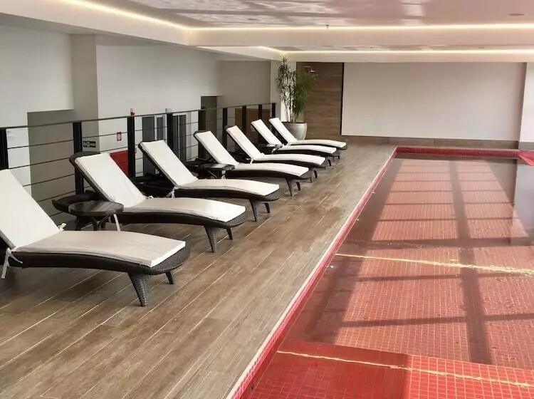 هتل Qs Marista Stay And