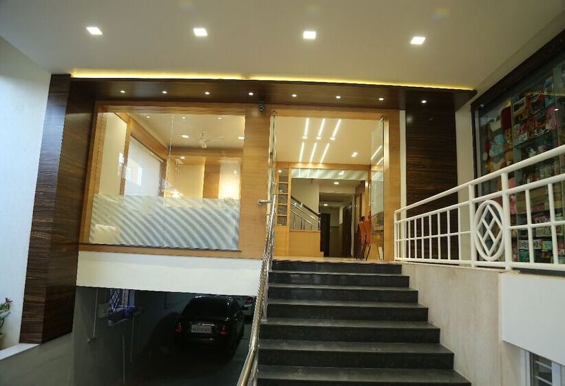 I Roomz Hotel Shivananda