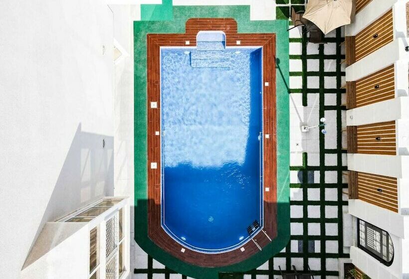 پانسیون Discovery Guest House Sur