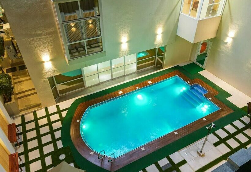 پانسیون Discovery Guest House Sur