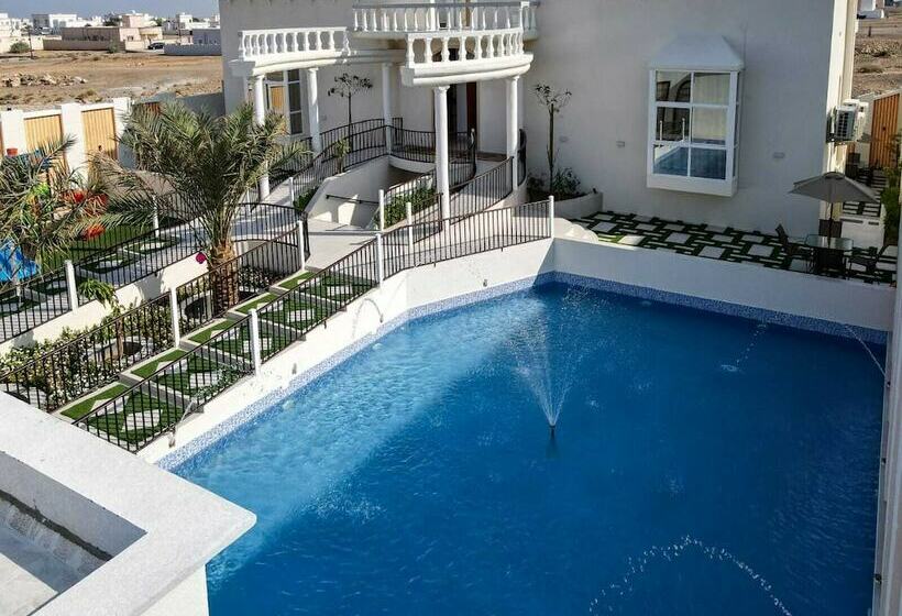 پانسیون Discovery Guest House Sur