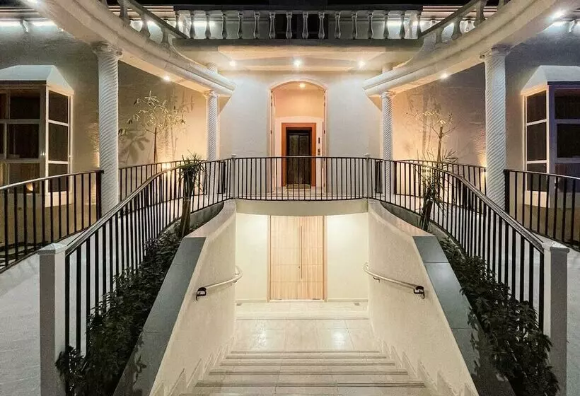 پانسیون Discovery Guest House Sur