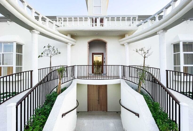 پانسیون Discovery Guest House Sur