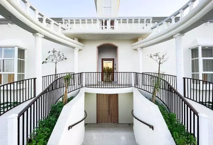 پانسیون Discovery Guest House Sur