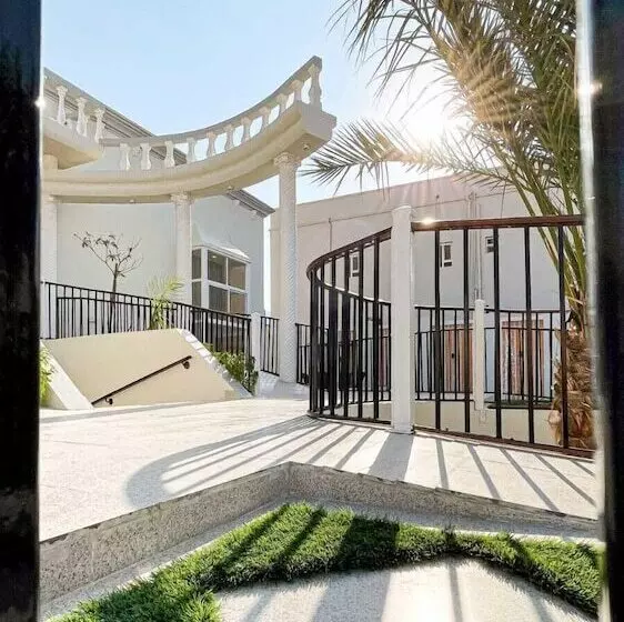 پانسیون Discovery Guest House Sur