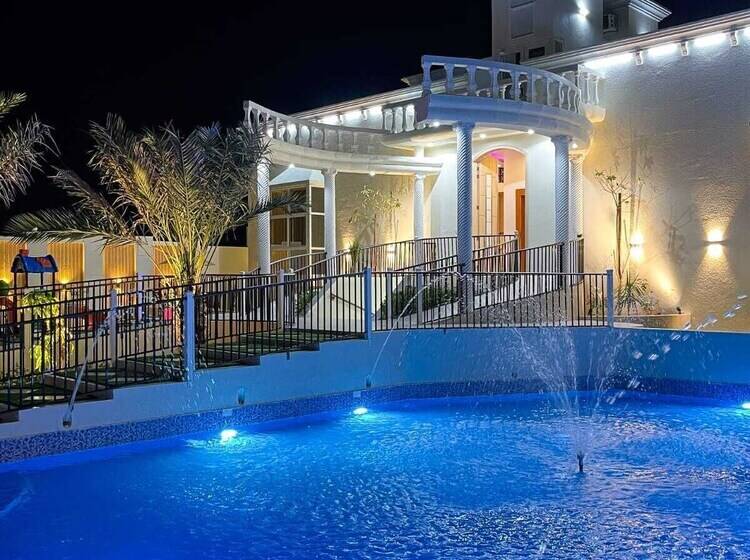 پانسیون Discovery Guest House Sur