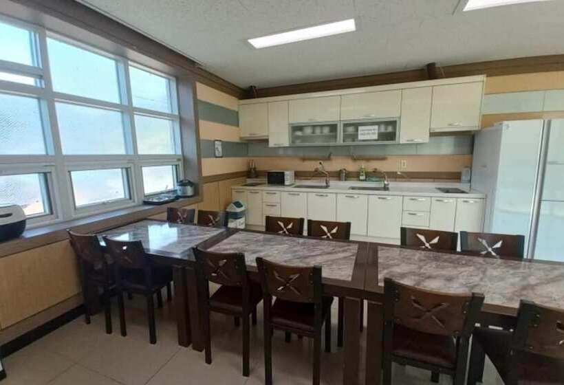 Danyang Three Nests Stay Pension