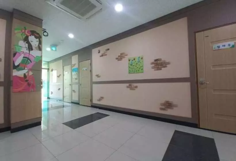 Danyang Three Nests Stay Pension