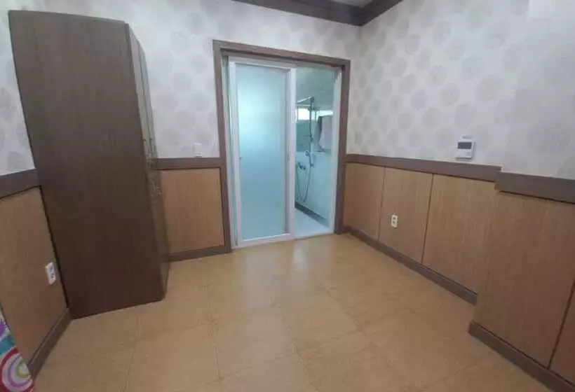 Danyang Three Nests Stay Pension