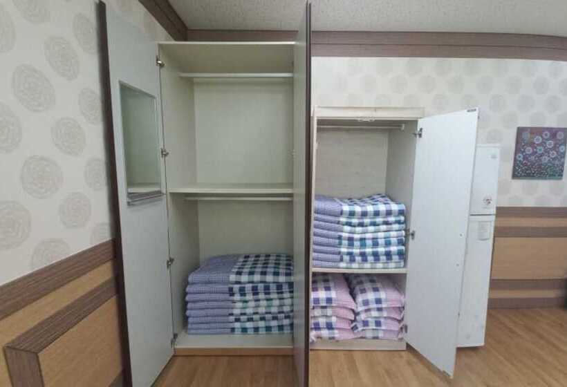 Danyang Three Nests Stay Pension