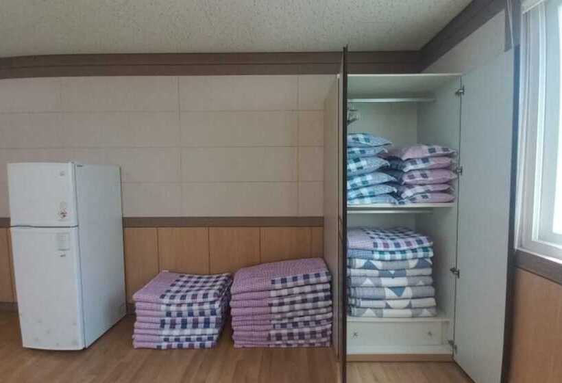 Danyang Three Nests Stay Pension