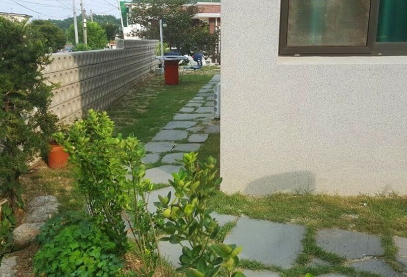 Goseong Santahus Pension