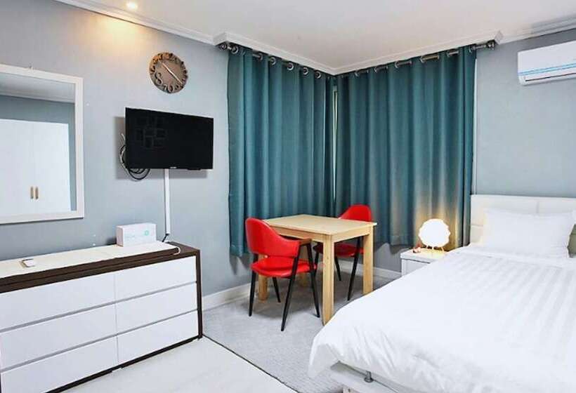 Goseong Santahus Pension