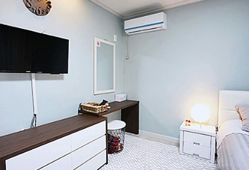 Goseong Santahus Pension