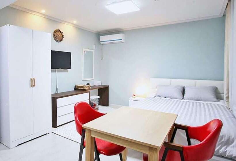 Goseong Santahus Pension