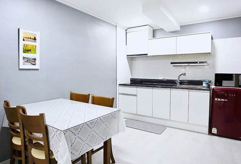 Goseong Santahus Pension