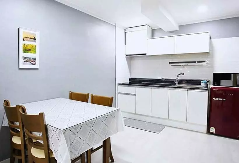 Goseong Santahus Pension