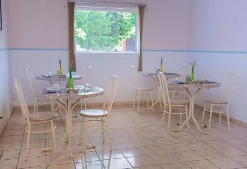 ホテル Dos Viajantes