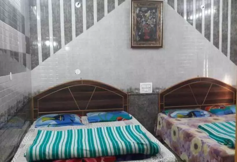 Hotelli Goroomgo Sai Kripa Guest House Haridwar