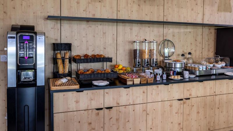 Отель The Originals City, Hôtel Le Relais Des Deux Mers, Marmande Sud