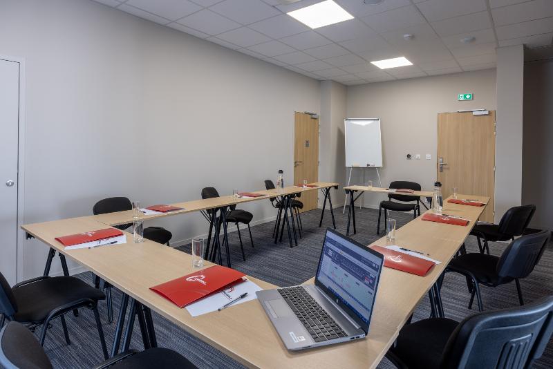 Отель The Originals City, Hôtel Le Relais Des Deux Mers, Marmande Sud