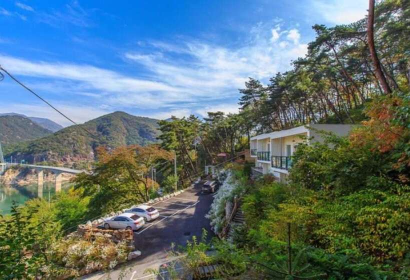 Jecheon Montmartre Pension