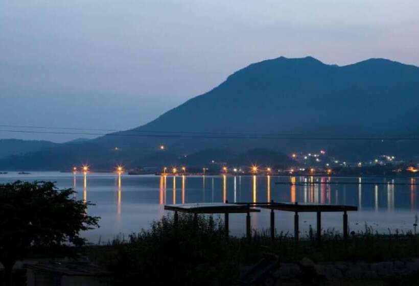 Namhae Badatga Byeoljang Pension