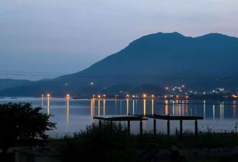 Namhae Badatga Byeoljang Pension