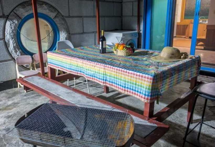 Namhae Badatga Byeoljang Pension