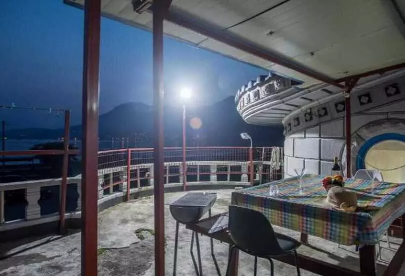 Namhae Badatga Byeoljang Pension