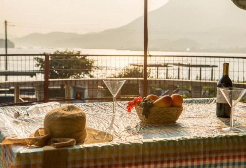 Namhae Badatga Byeoljang Pension