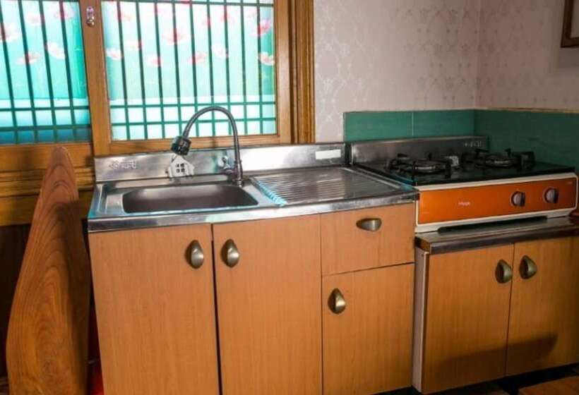 Namhae Badatga Byeoljang Pension