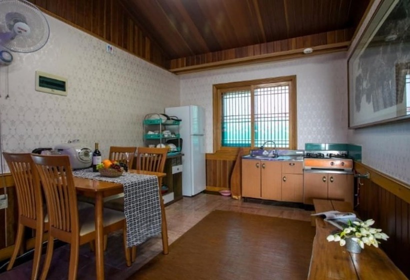 Namhae Badatga Byeoljang Pension